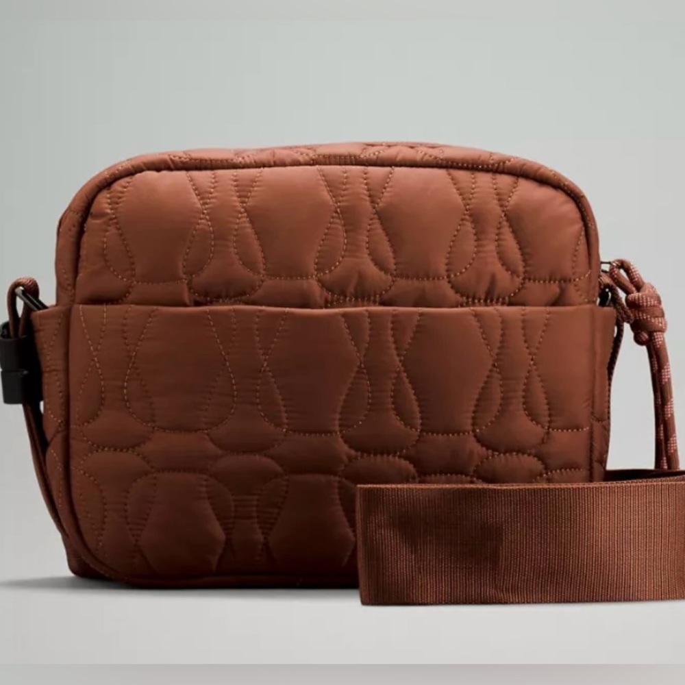 Lululemon Quilted Embrace Bag Vol 4L in Ancient Copper - Picture 6 of 14